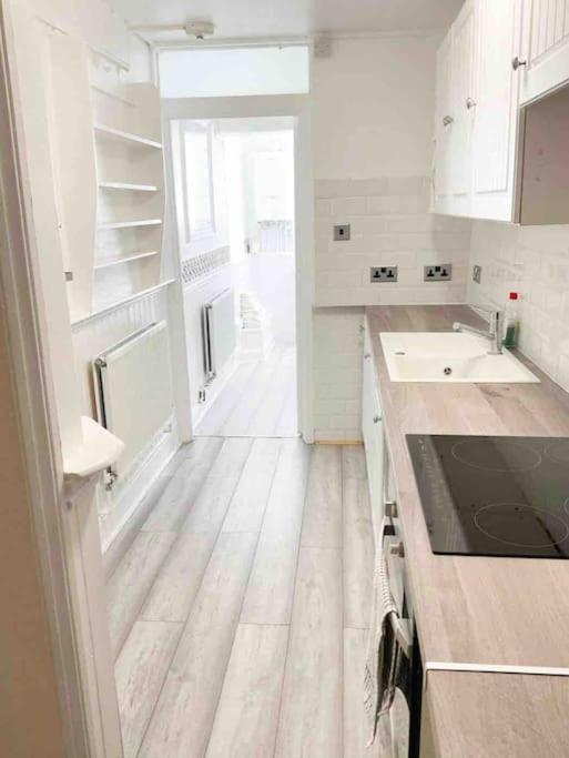 Lovely Two Bedroom Apartment, With Private Garden! Torquay Exteriör bild