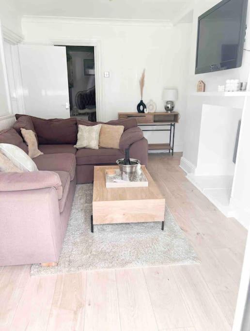 Lovely Two Bedroom Apartment, With Private Garden! Torquay Exteriör bild