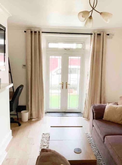 Lovely Two Bedroom Apartment, With Private Garden! Torquay Exteriör bild